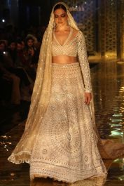 Deepika padukone clearance ghagra choli