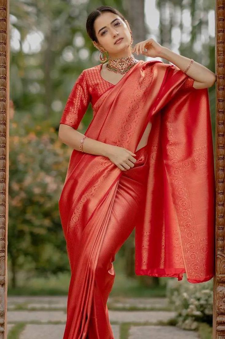 Red Banarasi Silk Saree With Zari Weaving Work – Bahuji - Online Fashion &  Lifestyle Store