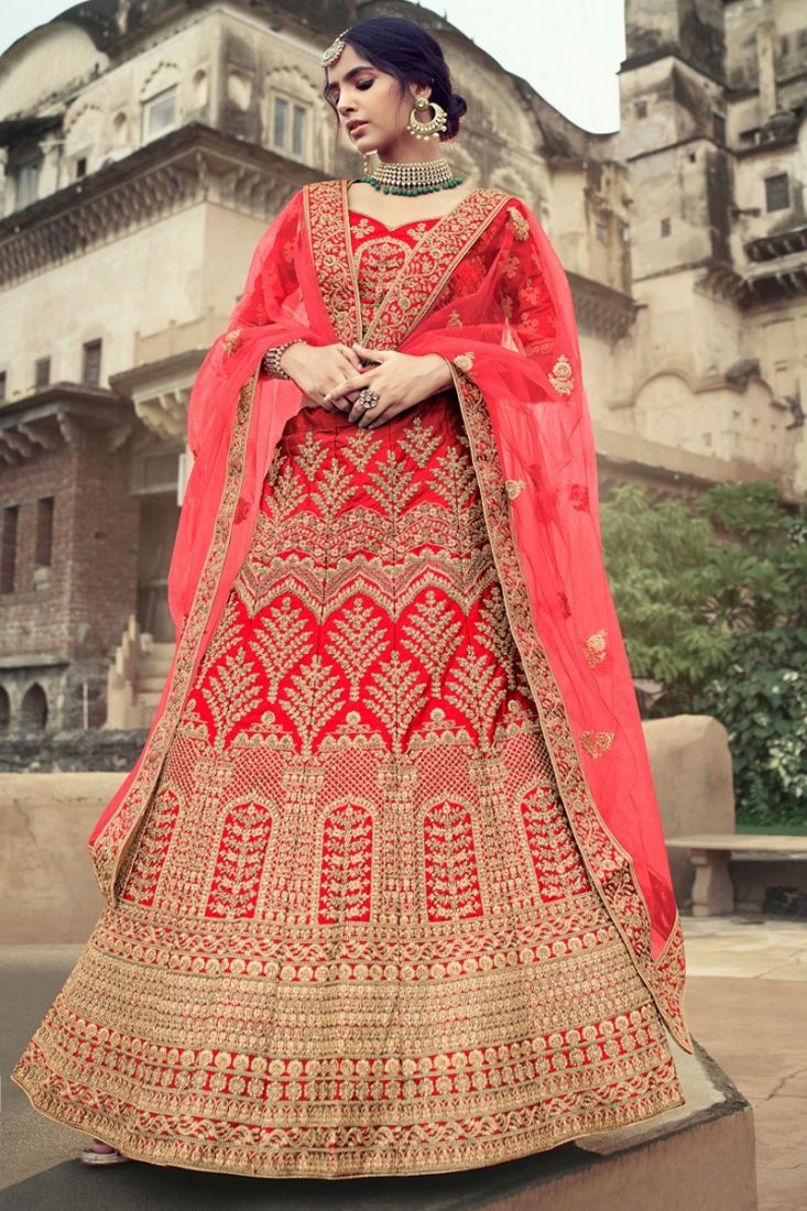 The Most Stellar Karwa Chauth Outfits All Newly-Wed Brides Will Love |  Party wear indian dresses, Latest bridal lehenga designs, Indian dresses  traditional