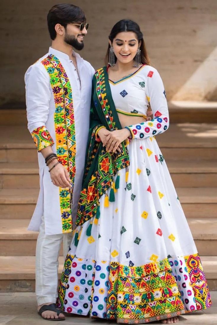 10816 NAVRATRI 2023 COUPLE KURTA KURTI COMBO COLLECTIONS - Reewaz  International | Wholesaler & Exporter of indian ethnic wear catalogs.